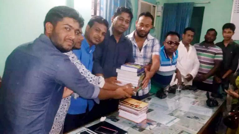 দরিদ্র শিক্ষার্থীদের মাঝে ছাত্র সমাবেশের মাধ্যমে পিবিসিপি’র বই বিতরন