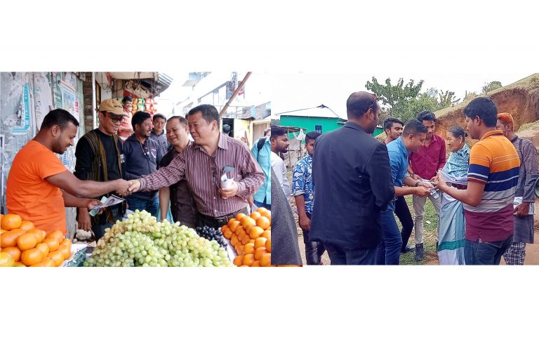 নির্বাচিনী প্রচারনায় পাড়া-মহল্লায় চষে বেড়াচ্ছেন অরুন-রোমান