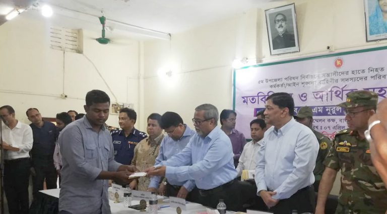 বাঘাইছড়িতে সন্ত্রাসী হামলায় হতাহত পরিবারের মাঝে সিইসির অনুদান প্রদান
