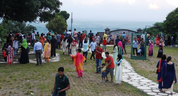 পর্যটকে মুখরিত বান্দরবান