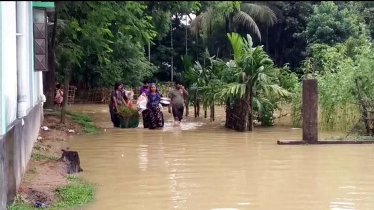 খাগড়াছড়িতে মাইনী নদীতে পানি বাড়ছে, মেরুং বাজারের অর্ধেক প্লাবিত