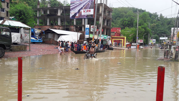 বান্দরবানে বন্যা পরিস্থিতির অবনতি, সারাদেশের সাথে সড়ক যোগাযোগ বন্ধ