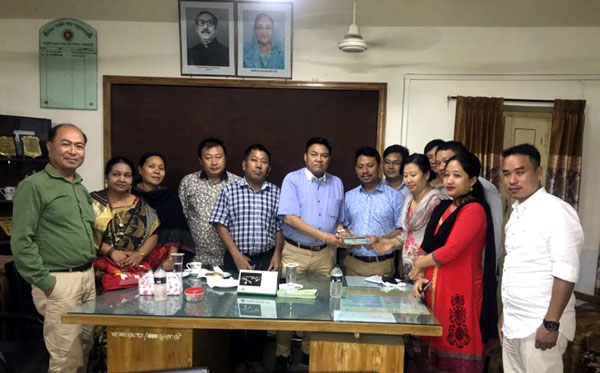 ডেঙ্গু শনাক্তে অনুদান দিলেন জেলা পরিষদ চেয়ারম্যান কংজরী চৌধুরী