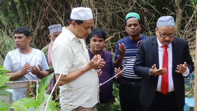 রাঙামাটিতে মুক্তিযোদ্ধা আব্দুল জলিলের কবর জিয়ারত করেছেন আওয়ামীলীগ ওমান আল-বারকা শাখার প্রধান উপদেষ্টা নাসির উদ্দিন চৌধুরী