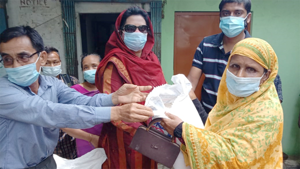 রাঙ্গামাটির মগবানে ৭২টি পরিবারের ভিজিএফের চাল বিতরণ করলেন মহিলা ভাইস চেয়ারম্যান নাসরিন ইসলাম