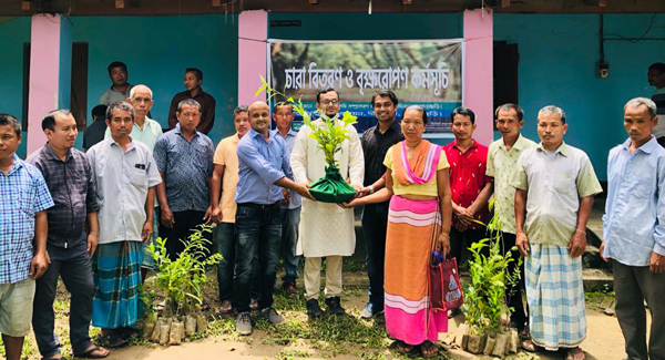 দীঘিনালায় বৃক্ষরোপণ কর্মসূচি লক্ষে চারা বিতরণ