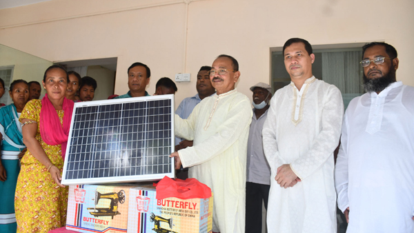 খাগড়াছড়িতে উপজাতীয় শরণার্থী বিষয়ক টাক্সফোর্স’র উদ্যোগে আর্থিক অনুদান বিতরণ
