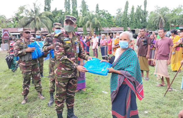 ম্যালেরিয়ার প্রাদুর্ভাব থেকে বাঁচতে দেড় শতাধিক পরিবারের মাঝে দীঘিনালা জোনের মশারী বিতরন