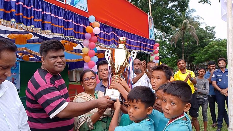 বাঘাইছড়িতে বঙ্গবন্ধু ও বঙ্গমাতা শেখ ফজিলাতুন্নেসা মুজিব গোল্ডকাপ ফুটবল টুর্নামেন্টের ফাইনাল খেলা অনুষ্ঠিত