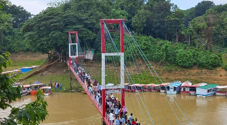 পর্যটকদের পদচারণায় মুখর রাঙ্গামাটির বিভিন্ন পর্যটন স্পট