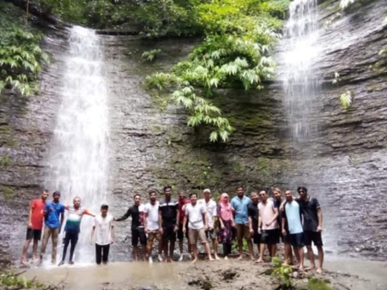 কাপ্তাইয়ের সীতা পাহাড়ে অপূর্ব সুন্দর জোড়া ঝর্ণা: পর্যটকদের কাছে এখনো অপরিচিত