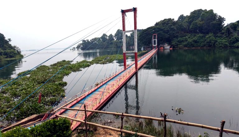 প্রায় ২ মাস ২৩ দিন পর ভেসে উঠল রাঙ্গামাটির দৃষ্টিনন্দন পর্যটন ঝুলন্ত সেতু, পর্যটক প্রবেশে নিষেধাজ্ঞা প্রত্যাহার