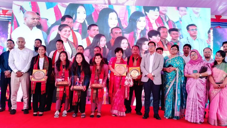 রাঙ্গামাটিতে সাফজয়ী ঋতুপর্ণা-মণিকা ও রুপনা চাকমাকে জাঁকজমকপূর্ণ গণ সংবর্ধনা