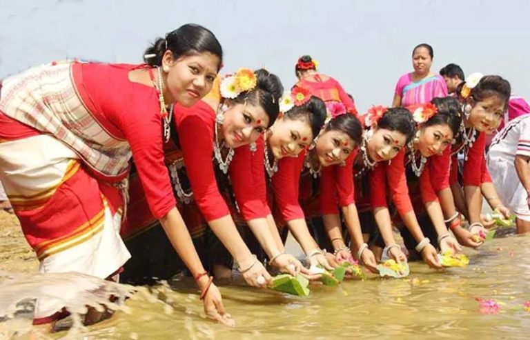 বছর ঘুরে সবুজ পাহাড়ে বৈসাবি উৎসবের আমেজঃ আগামীকাল ‘ফুল বিঝু’
