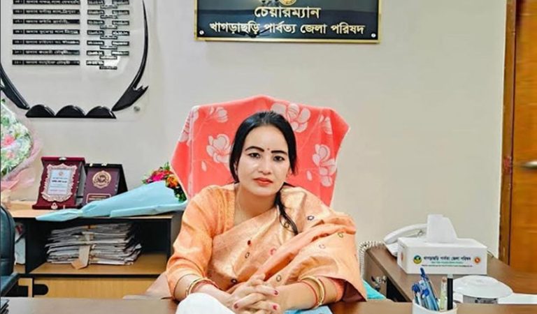 স্বামীর বিরুদ্ধে জিডি করলেন খাগড়াছড়ি পার্বত্য জেলা পরিষদ চেয়ারম্যান জিরুনা ত্রিপুরা