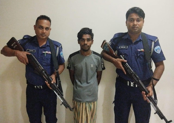 থানচিতে পরোয়ানা ভূক্ত আসামী গ্রেপ্তার করলো পুলিশ