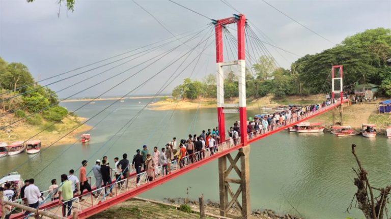 তিন দিনের ছুটিতে রাঙ্গামাটির সৌন্দর্য্য উপভোগ করে পর্যটকরা ফিরে যাচ্ছেন যান্ত্রিক জীবনে