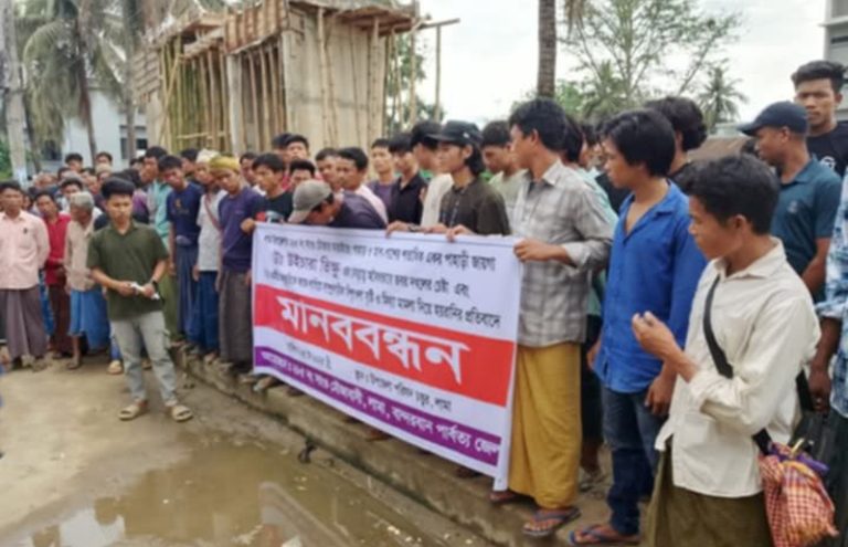 বুদ্ধ মূর্তি ভাংচুরের ঘটনা সাজানো দাবী করে লামায় ম্রো মার্মা সম্প্রদায়ের মানববন্ধন