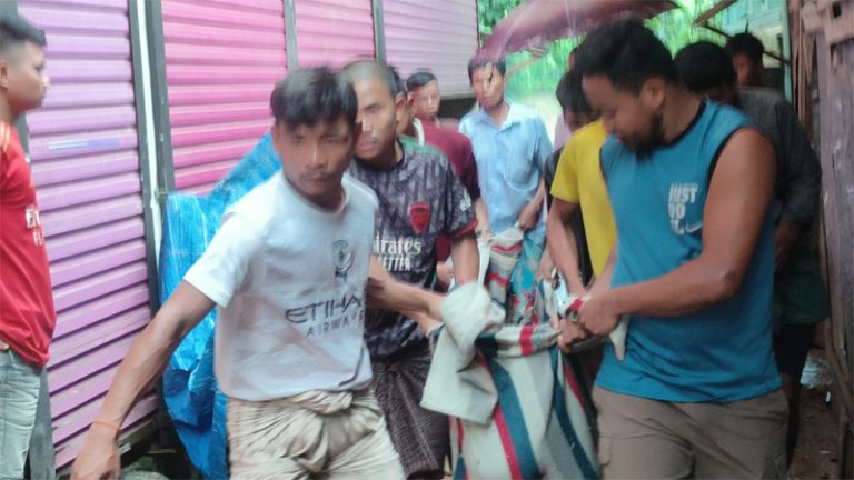 থানচিতে পাহাড় ধসের পাথর চাপায় গুরুতর আহত-১