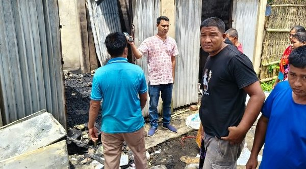 খাগড়াছড়ির মহালছড়ির সিঙ্গিনালা বাজারে অগ্নিকান্ডে ২টি দোকান পুড়ে ছাই