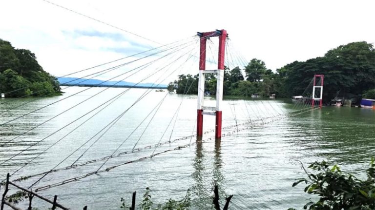 বর্ষার পানিতে দেড় মাস তলিয়ে আছে পর্যটন ঝুলন্ত সেতু, পর্যটক শূন্য রাঙ্গামাটি