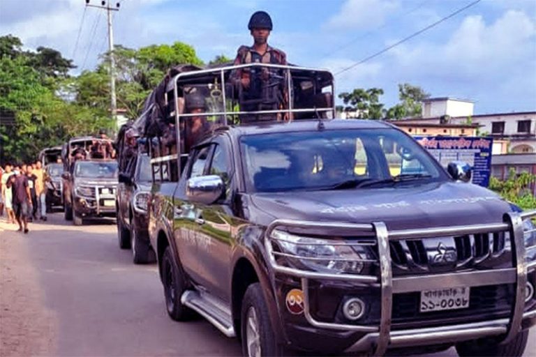 থমথমে খাগড়াছড়ি ১৪৪ ধারা বলবৎ, মাঠে সেনাবাহিনী, পুলিশ ও ৭ প্লাটুন বিজিবি