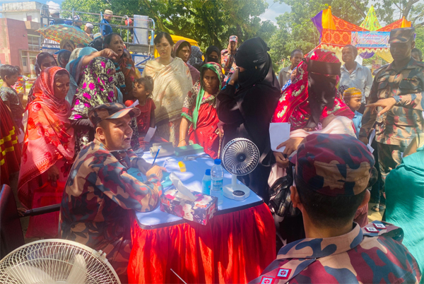 থানচিতে হতদরিদ্রদের মাঝে বিনামূল্যে স্বাস্থ্য সেবা ক্যাম্পেইন