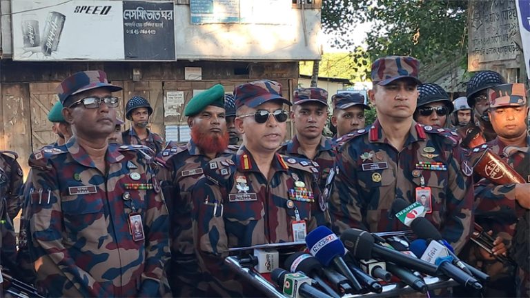 যারা সন্ত্রাসী কর্মকান্ড ঘটাচ্ছে তাদের কোন রকম ছাড় দেওয়া যাবে না-সেক্টর কমান্ডার কর্নেল মো. আব্দুল মোত্তাকিম