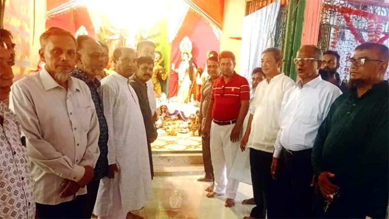 কাপ্তাই পুজা মন্ডপ পরিদর্শনে জেলা বিএনপির সভাপতি দীপন তালুকদার দীপু