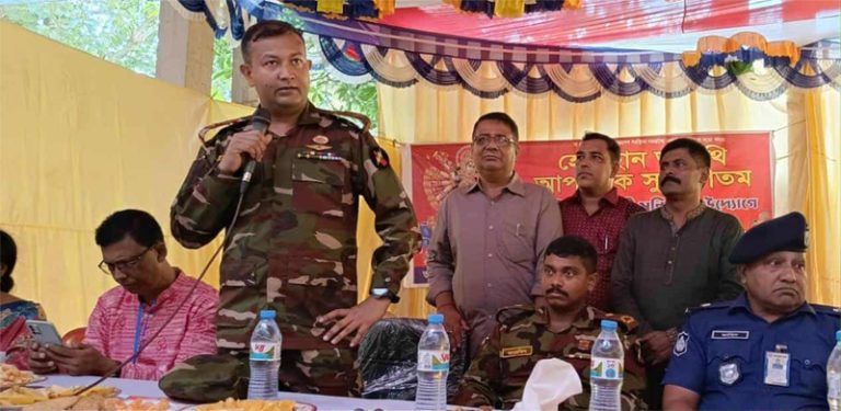 কাপ্তাই জোন কমান্ডারের পুজা মন্ডপ পরিদর্শন ও মতবিনিময়