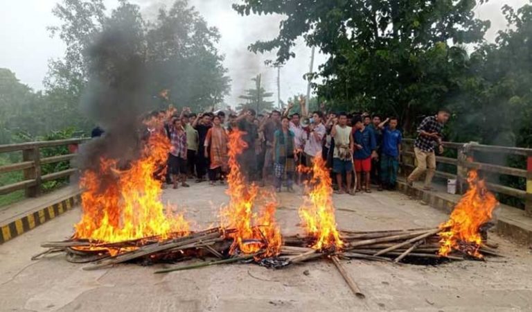 খাগড়াছড়িতে ধর্ষণের রিপোর্ট নেগেটিভ : অবরোধ স্থগিতের ঘোষণা জুম্ম ছাত্র-জনতার