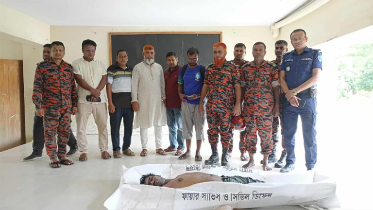 লামায় ২২ ঘন্টা পর ৪০ ফুট পানির নিচ থেকে পর্যটকের লাশ উদ্ধার