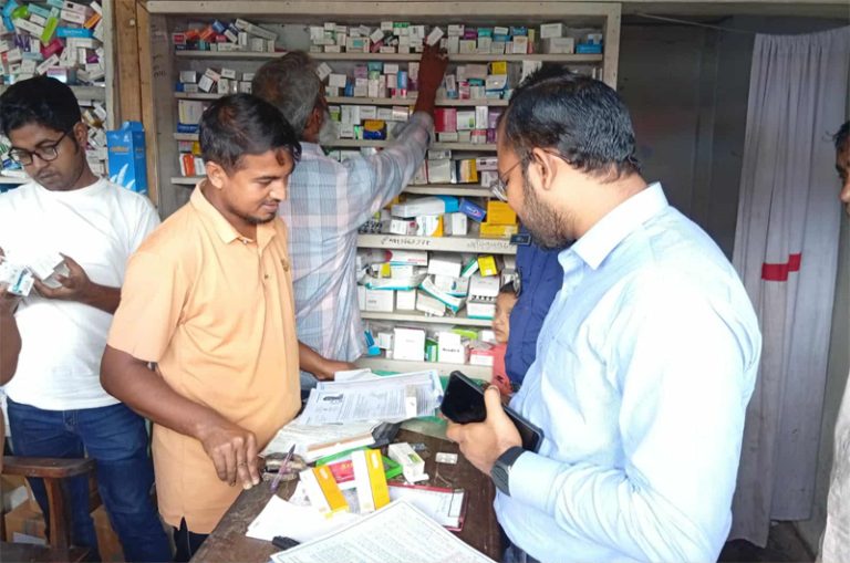 রাজস্থলীর বাঙ্গালহালিয়াতে ভোক্তা অধিকারের অভিযান, দুই প্রতিষ্ঠানকে জরিমানা