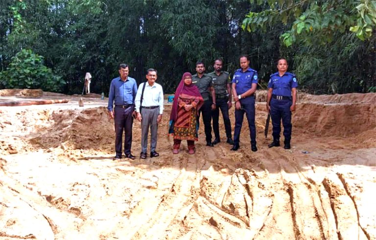 কাপ্তাই হ্রদ হতে অবৈধ বালু উত্তোলনের দায়ে একজনকে এক লক্ষ টাকা জরিমানা