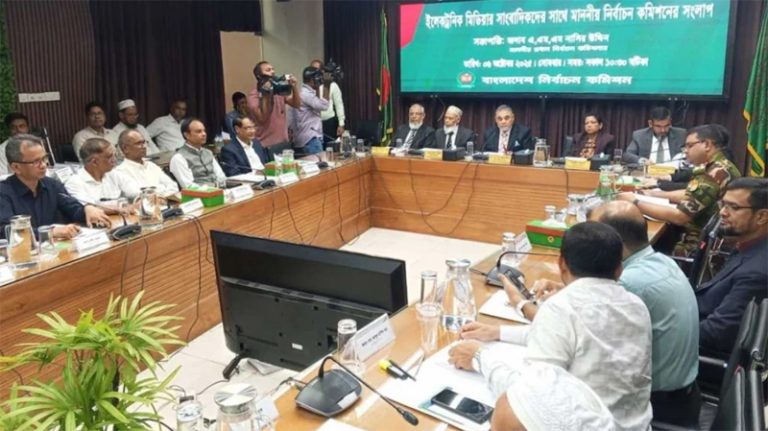 ‘সবার জন্য সমান সুযোগ’ নিশ্চিতে গণমাধ্যমের সহযোগিতা চাইলেন সিইসি