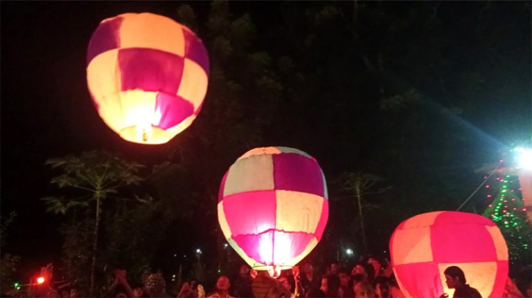 রাউজানের আকাশে শান্তির বার্তায় উড়লো দেড় লক্ষাধিক রঙিন ফানুস