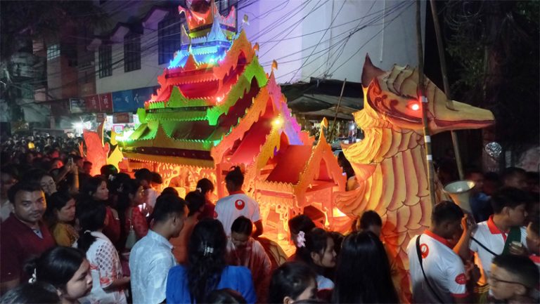 সাঙ্গু নদীতে রথ উৎসর্গের মধ্যদিয়ে শেষ হল বান্দরবানে তিনদিন ব্যাপী বর্ণাঢ্য প্রবারণা পূর্ণিমা উৎসব