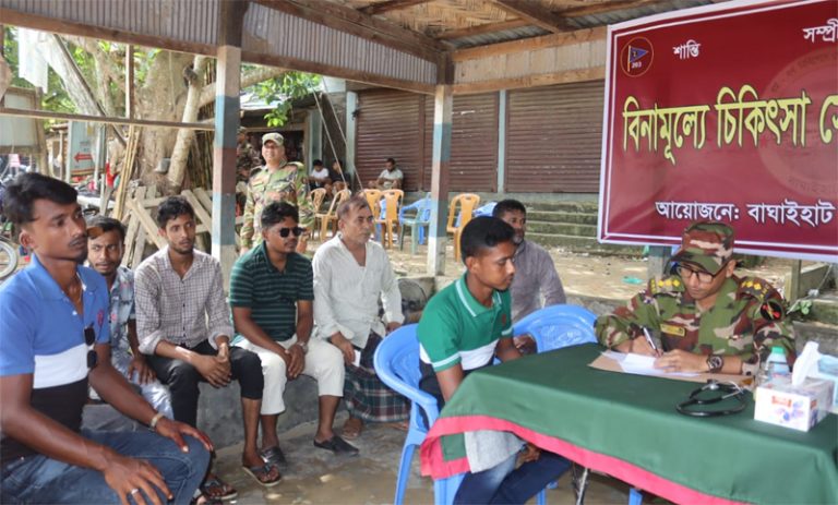 সাজেকে সেনাবাহিনীর বিনামূল্যে চিকিৎসা সেবা প্রদান