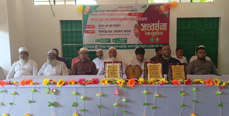 ডাকসুর জিএস ফরহাদকে নিজ শিক্ষা প্রতিষ্ঠানের লংগদুতে সংবর্ধনা