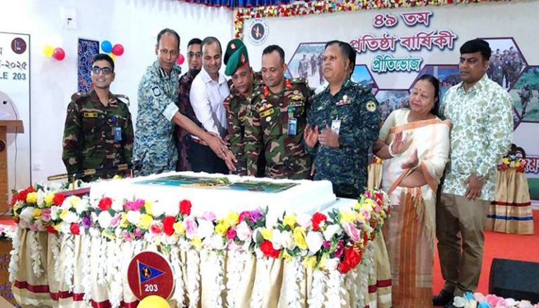 বর্ণাঢ্য আয়োজনে খাগড়াছড়ি সেনা রিজিয়নের ৪৯তম প্রতিষ্ঠাবার্ষিকী পালিত