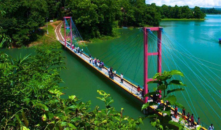 কুয়াশা আর শীতের আগমনী বার্তায় রাঙ্গামাটিতে বাড়ছে পর্যটকদের সংখ্যা