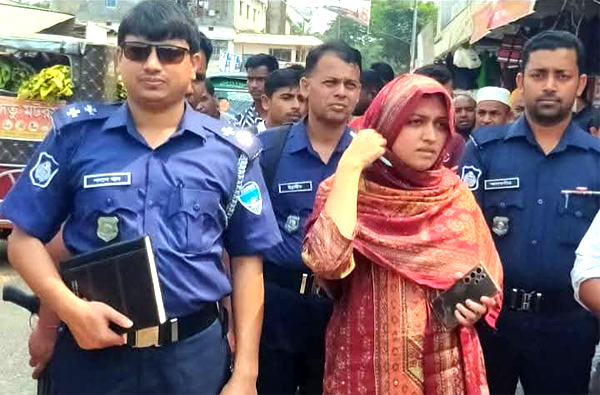 নাইক্ষ্যংছড়িতে ভ্রাম্যমাণ আদালতের অভিযানে পেট্রোল পাম্পসহ দোকানিদের জরিমানা