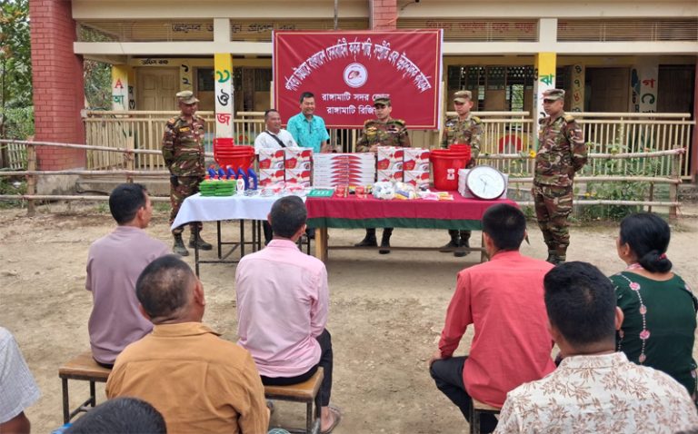 শুকরছড়ি সরকারি প্রাথমিক বিদ্যালয়ে খেলাধুলা ও শিক্ষা সামগ্রী বিতরণ করল রাঙ্গামাটি সদর জোন