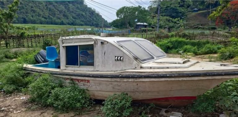 বরকল উপজেলা স্বাস্থ্য কমপ্লেক্সের ওয়াটার এ্যাম্বুলেন্স ঠাঁই হলো ডাঙ্গার ঝোপ ঝাড়ে