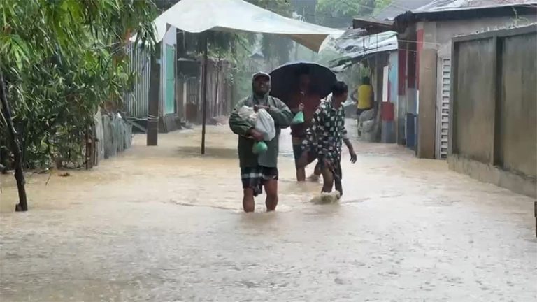 টানা বর্ষণে খাগড়াছড়ির নিম্নাঞ্চল প্লাবিত, পাহাড় ধসের শংকা, স্থবির জনজীবন