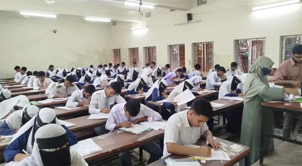 চট্টগ্রাম বোর্ডের অধীনে শনিবারের এইচএসসি পরীক্ষা স্থগিত