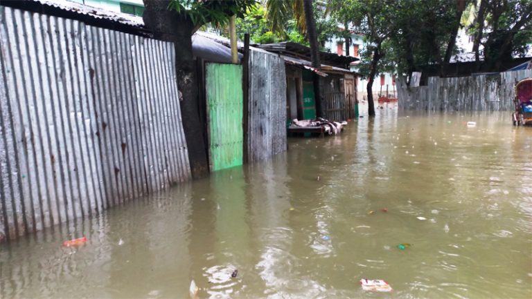 টানা বর্ষণ ও পাহাড়ি ঢলে বান্দরবানের নিম্নাঞ্চল প্লাবিত, দুর্ভোগে স্থানীয় বাসিন্দারা