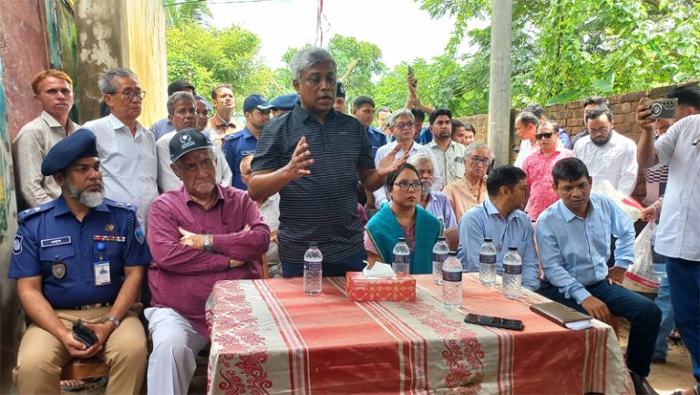 বান্দরবানে বন্যায় ক্ষতিগ্রস্থদের পাশে রয়েছে সরকার-বিদ্যুৎ প্রতিমন্ত্রী অনিন্দ্য ইসলাম অমিত