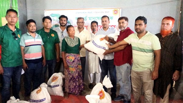 লামায় বন্যাদুর্গতদের পাশে আবুল খায়ের টোব্যাকো