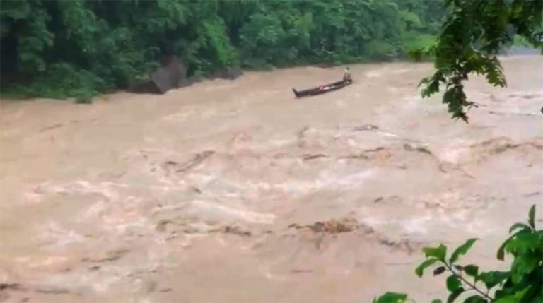 সাঙ্গু নদীর বড়পাথর এলাকা নৌকা ডুবিতে এক পর্যটক নিখোঁজ